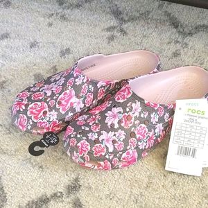 *NWT Crocs